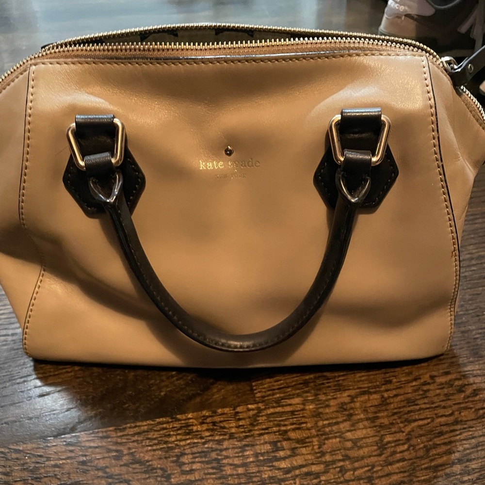 Selling genuine leather Kate Spade Pippa satchel.